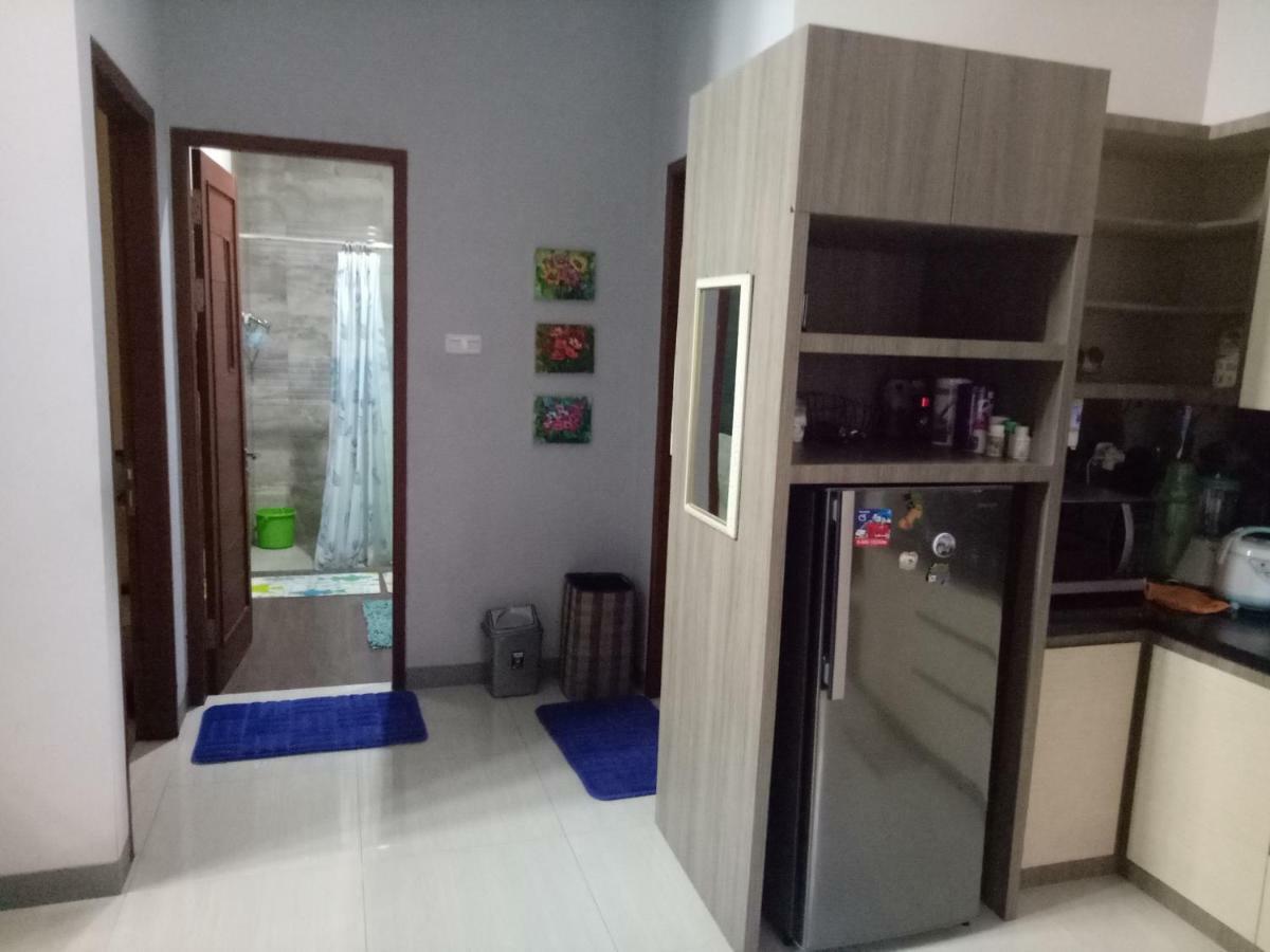 Rumah liburan Syariah Cileunyi, Timur